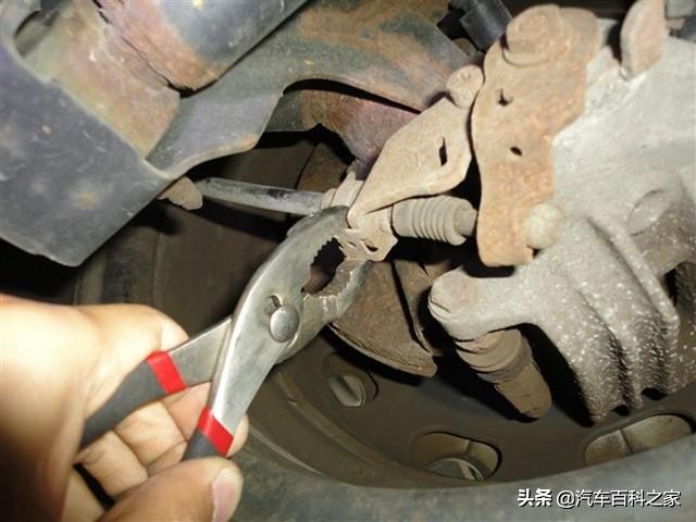 手刹拉线什么情况需要更换,手刹拉线长短不一样怎么回事