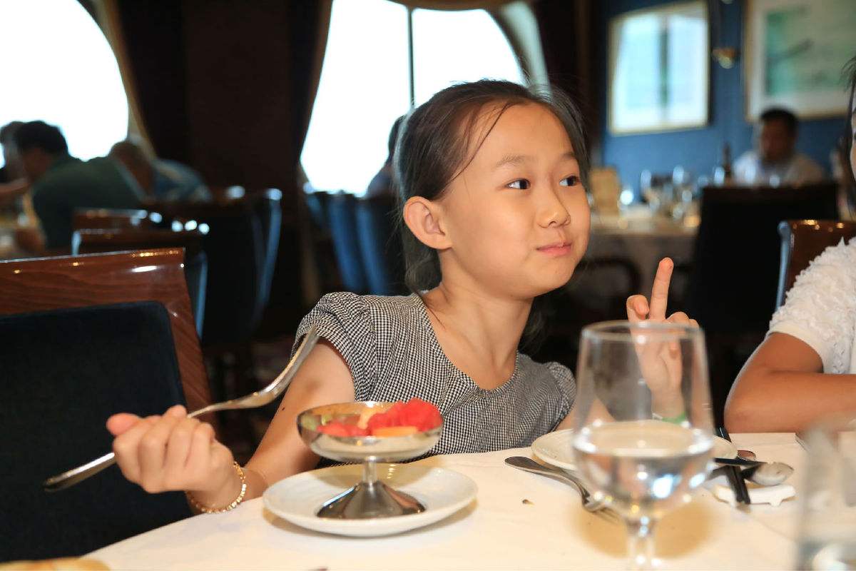 小孩吃哪些食物有毒危害身体,孩子乱吃东西危害新闻