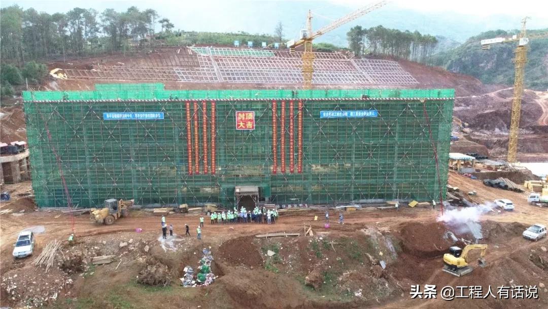 设计边坡超过150米高度,垂直多少米的高边坡属于危大工程