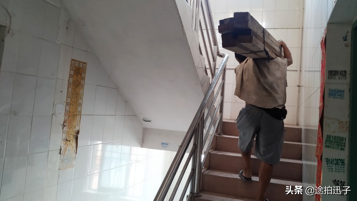 挑山工到山顶一趟多少钱,挑山工一天多少钱