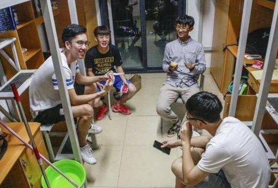 澶у鐢熻嚜宸辫姳閽变拱绌鸿皟,澶у鐢熺嫭鑷拱绌鸿皟