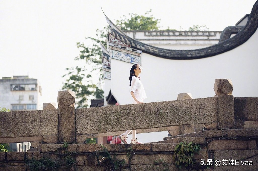 莫文蔚穿西装长腿,莫文蔚秀长腿完整版