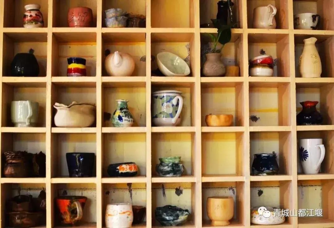 拒绝“人从众”！这个国庆必须到都江堰耍个“懒”，老街茶房、泥塑木作、古园书屋，快来享受你的小闲趣~