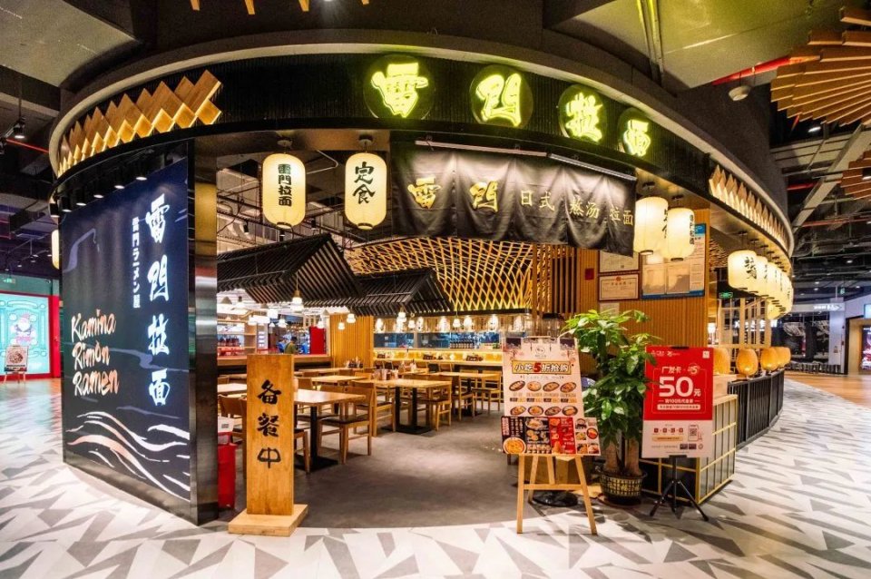 汤底浓郁的汤面,汤底浓厚