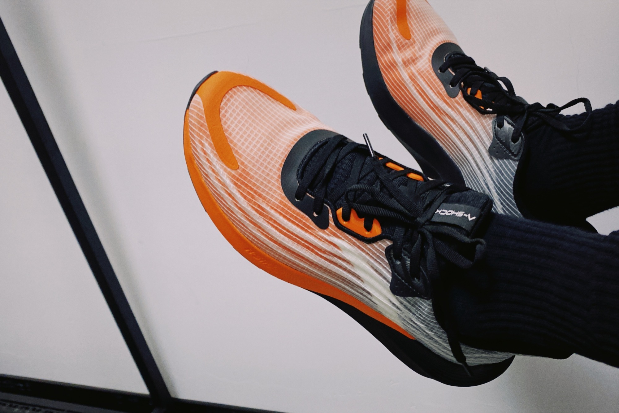 白敬亭上脚安踏跑鞋,安踏氮科技跑鞋白敬亭同款