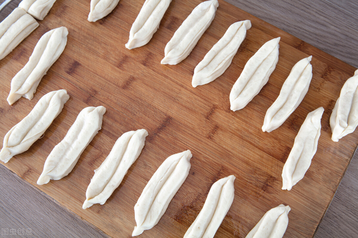 炸油条用泡打粉和小苏打制作方法,炸油条用小苏打和膨松剂效果好吗