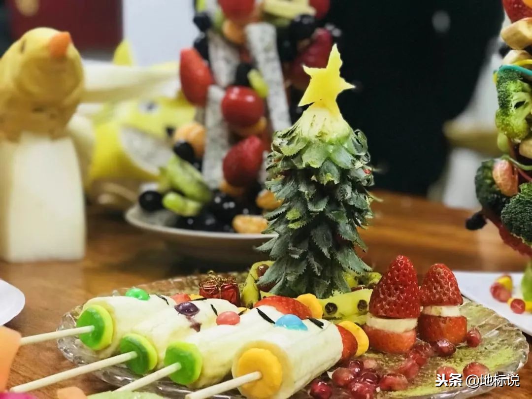 公司圣诞这样过!广告人把水果玩出花~