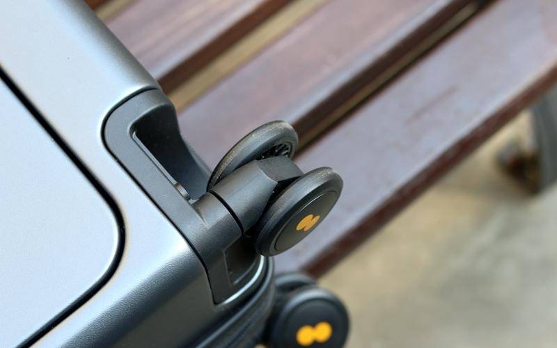 快速取物，为商务人士定制地平线8号登机箱体验