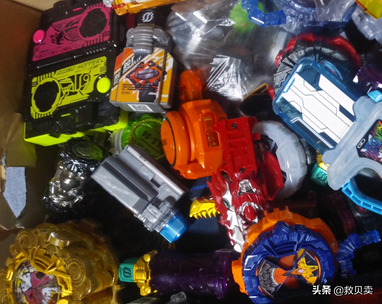 假面骑士：未婚妻卖万元模型*爱做**心晚餐，男子含泪吃两大碗