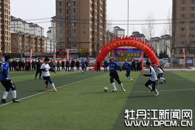 草根足球快乐足球,带你体验不一样的快乐足球