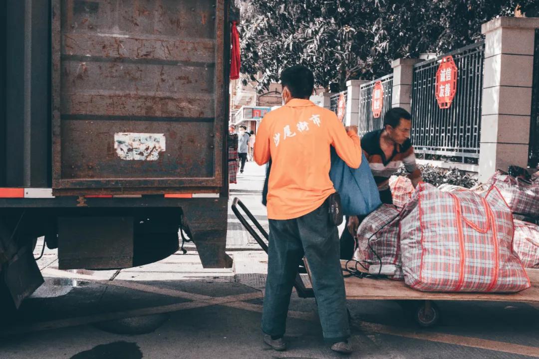 深圳吉米搬家一单能赚多少钱,深圳蓝犀牛搬家司机的真实收入