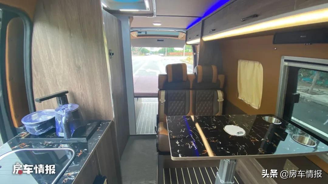 公认最好的三款房车10万元内,东风御风房车c型房车