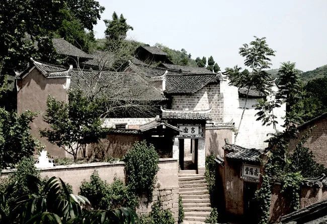 在玳瑁坡追寻滕代远少年时光