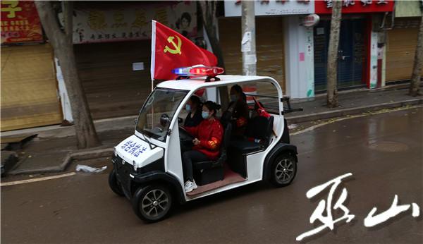 官渡古镇疫情防控照片,巾帼娘子军防疫第一线