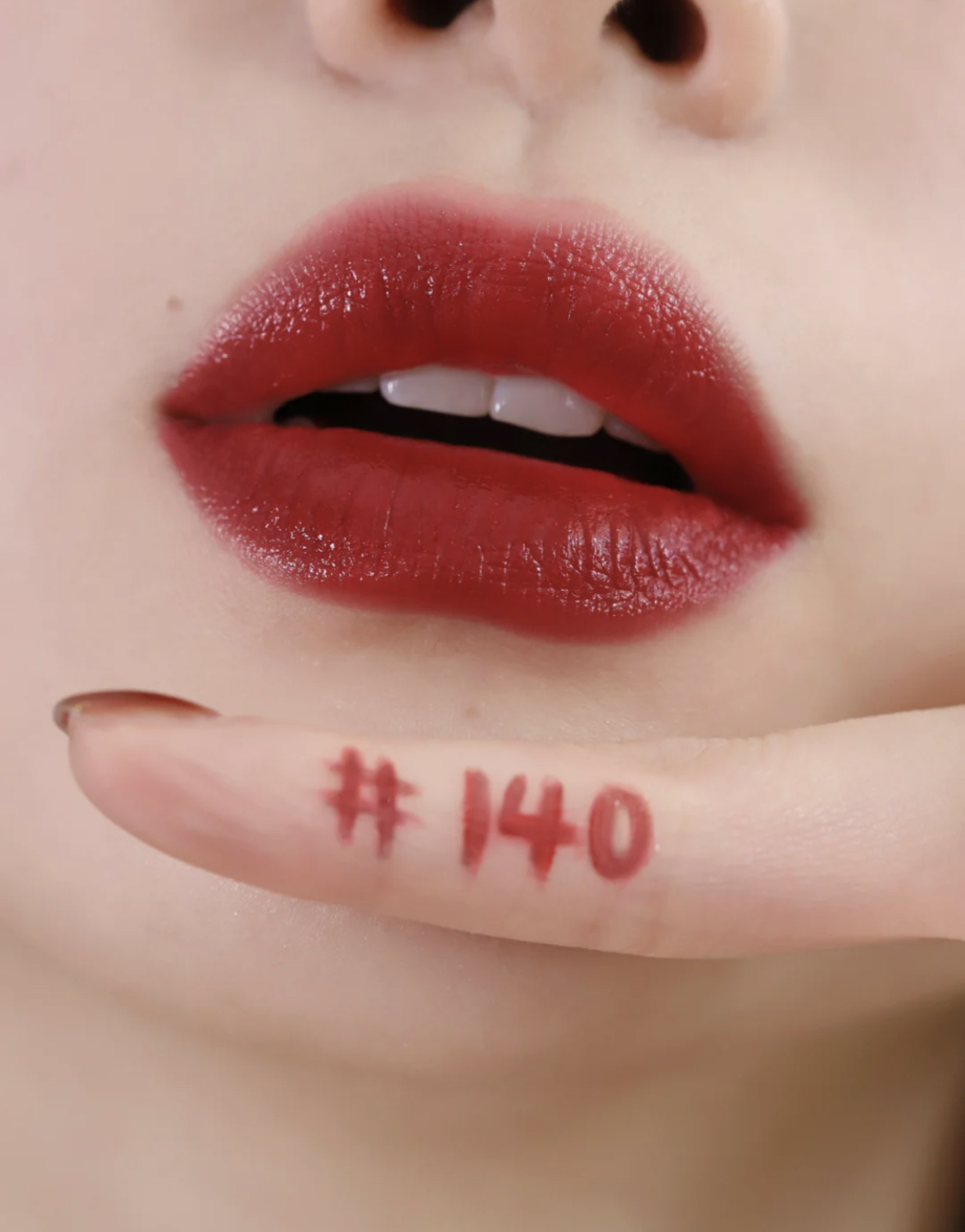 女人应该拥有的六支口红色号,什么色号口红显气质