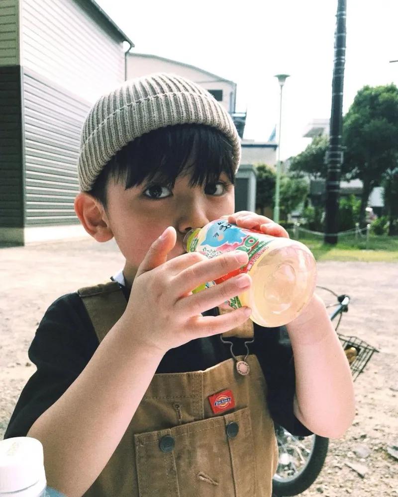 女版GD潮过陈冠希女儿？月入十万萌娃靠穿搭火爆ins