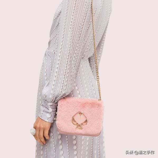 各奢侈品适合秋冬背的包包 (2021秋冬奢侈品包包排名)