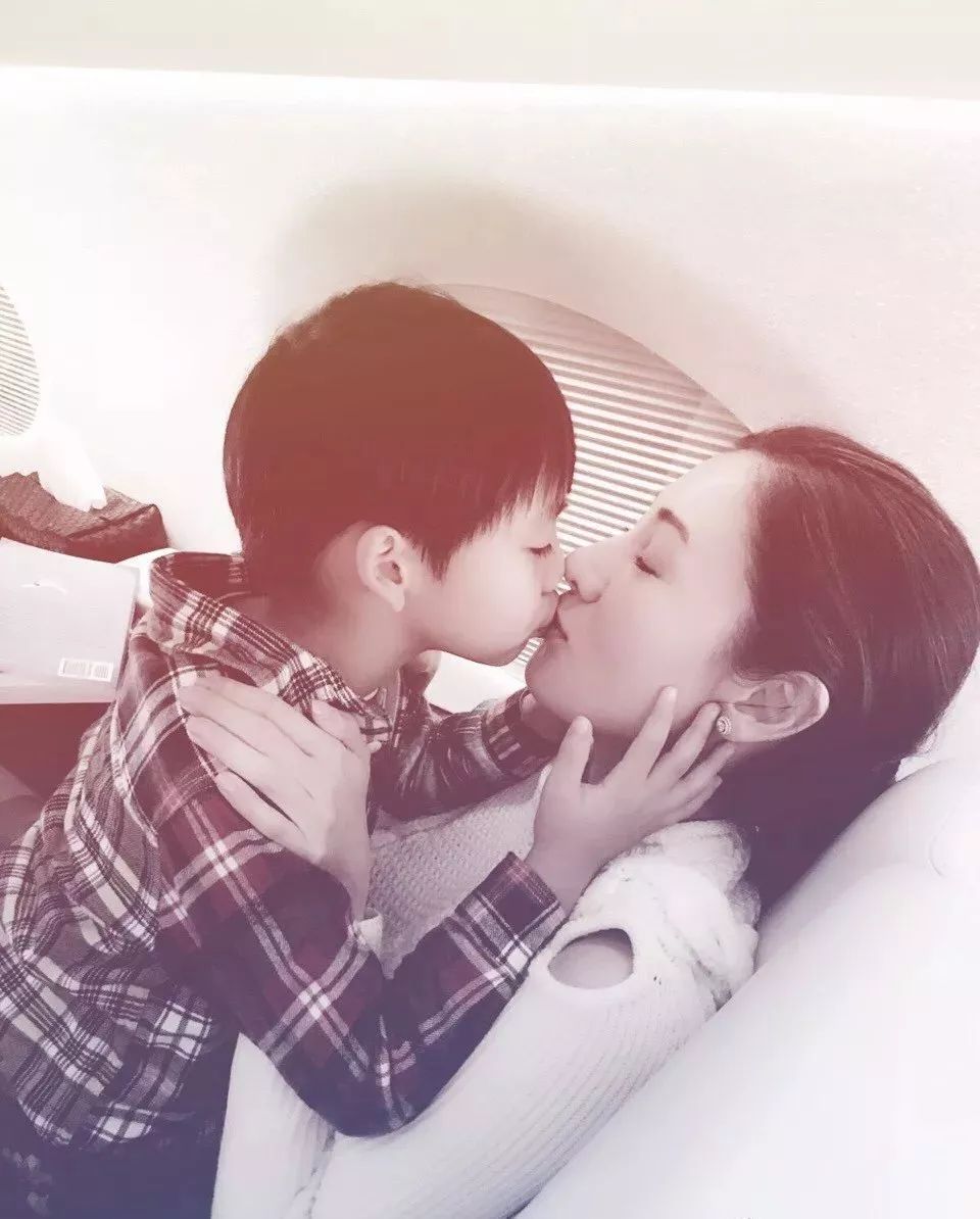 鏉庡槈娆d笌鍎垮瓙娉虫睜鎷嶄翰鍢寸収,鏉庡槈娆d笌鍏瞾鍎垮瓙浜插惢鐓х墖