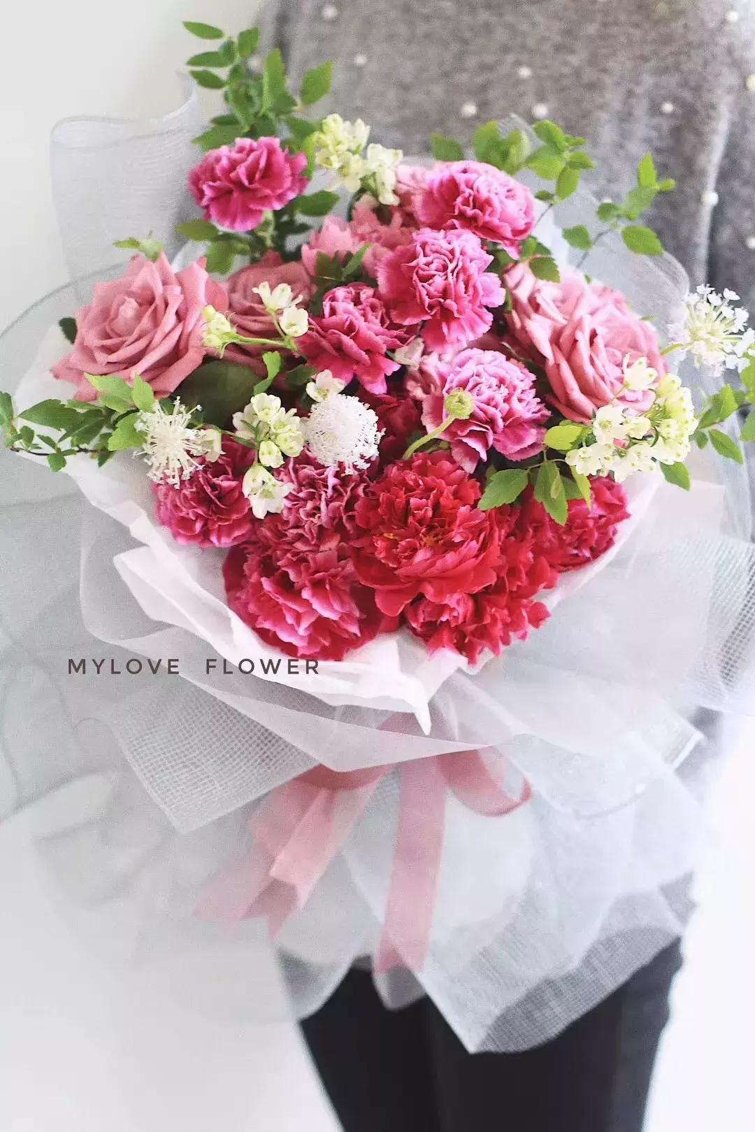 母亲节康乃馨一般送多少朵,母亲节送妈妈一束康乃馨