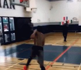 nba2kol文斯卡特98版扣篮动作,文斯卡特大风车扣篮背后角度