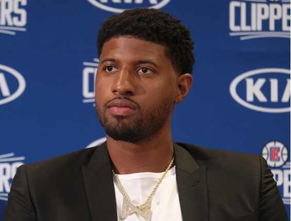 球星送礼物给球迷,球星送礼物给球迷合集