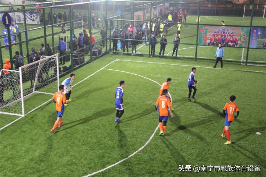 五人制足球场人造草坪铺设多少钱,笼式足球场人造草坪一般多少钱