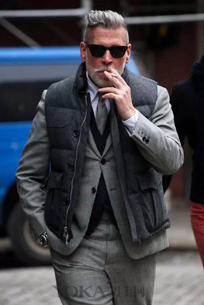 深秋穿羽绒马甲,初春马甲怎么搭配好看