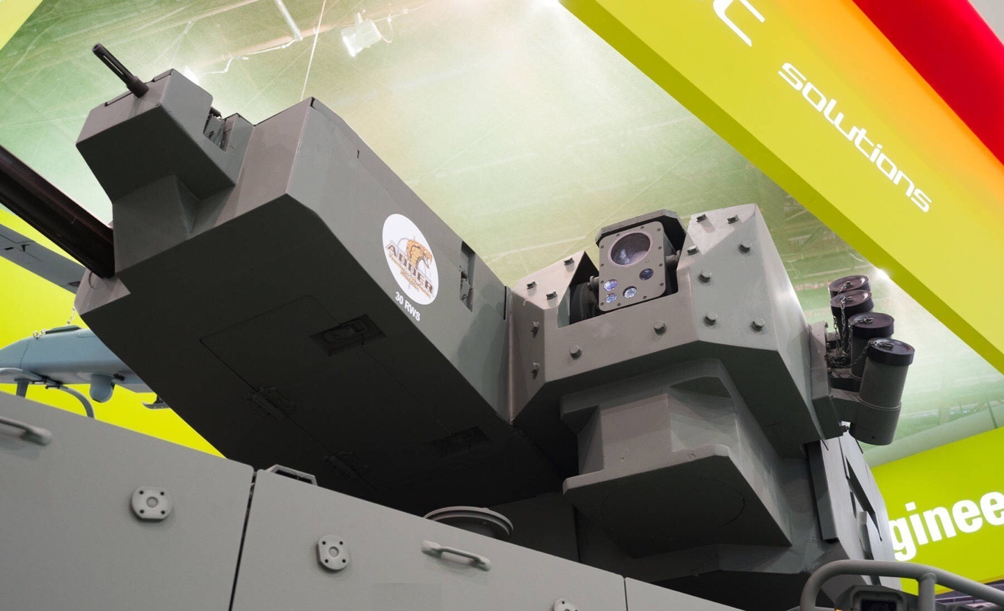 摩天大楼上面的机械怪兽,摩天大厦狂暴巨兽视频