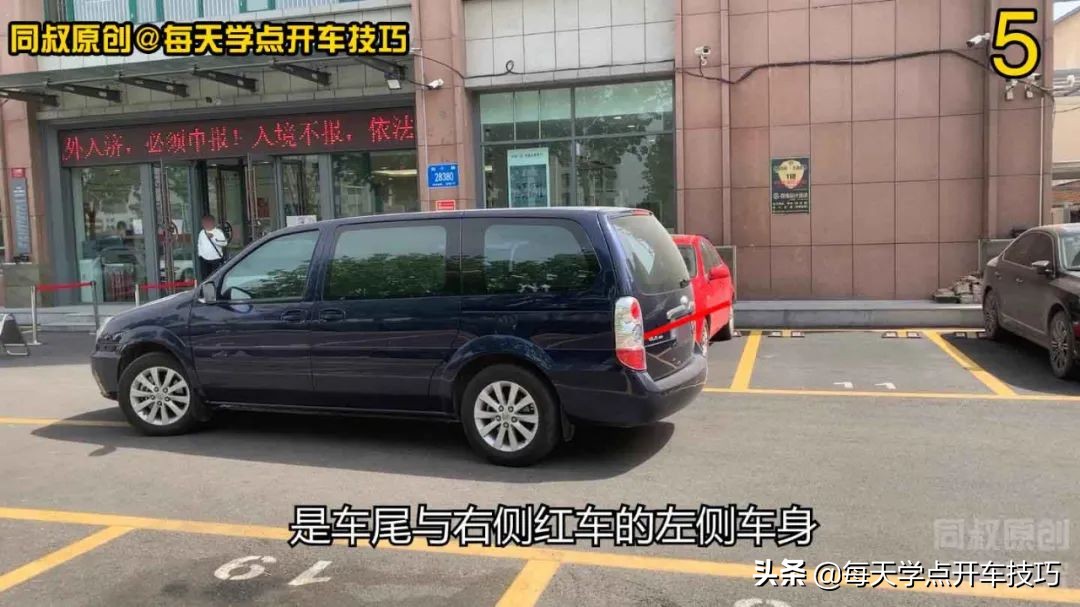 左右都有车位置窄如何入库,车位前过道太窄怎么入库