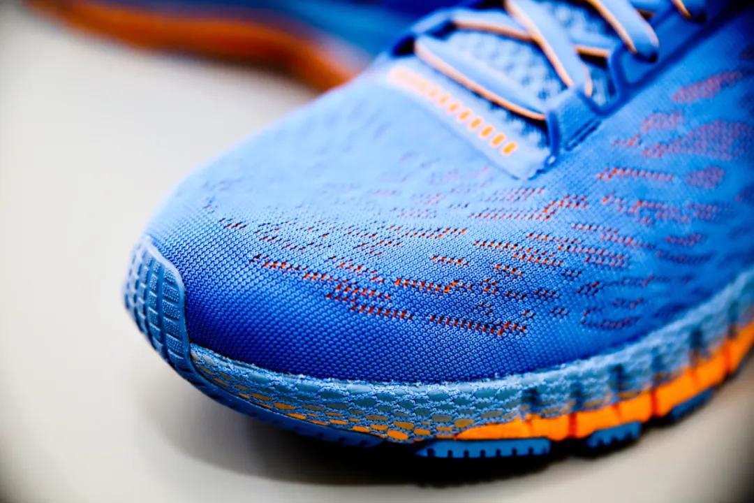 ua最新科技跑鞋,代替跑步的训练器材