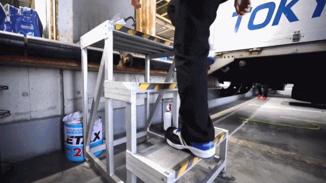 日本快递女员工,真实的日本女快递员