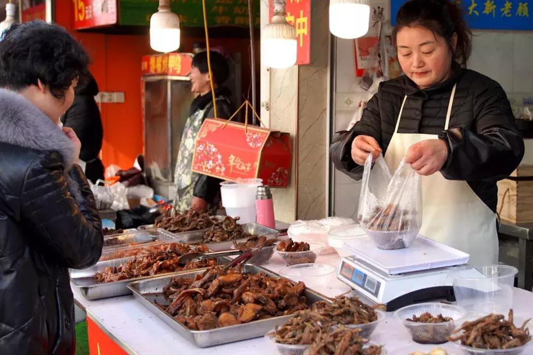 年味|带上小拖车跟我走!这里买年货实惠好吃