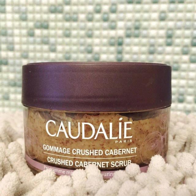 鸡皮肤和背后痘痘用什么磨砂膏,干燥长痘痘适合什么磨砂膏