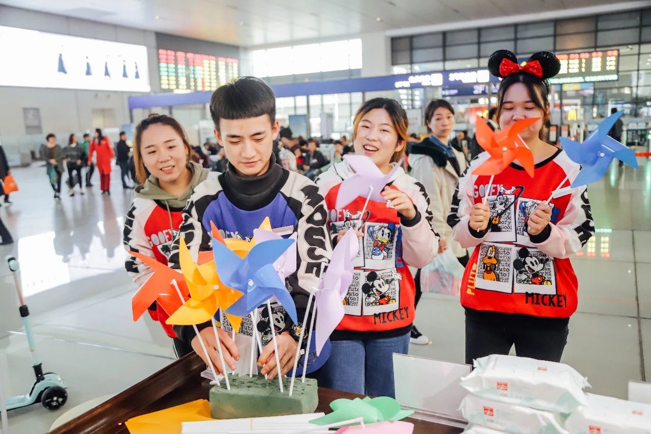 这个小镇承载了所有的童年跟青春,这座小镇承载了太多的回忆