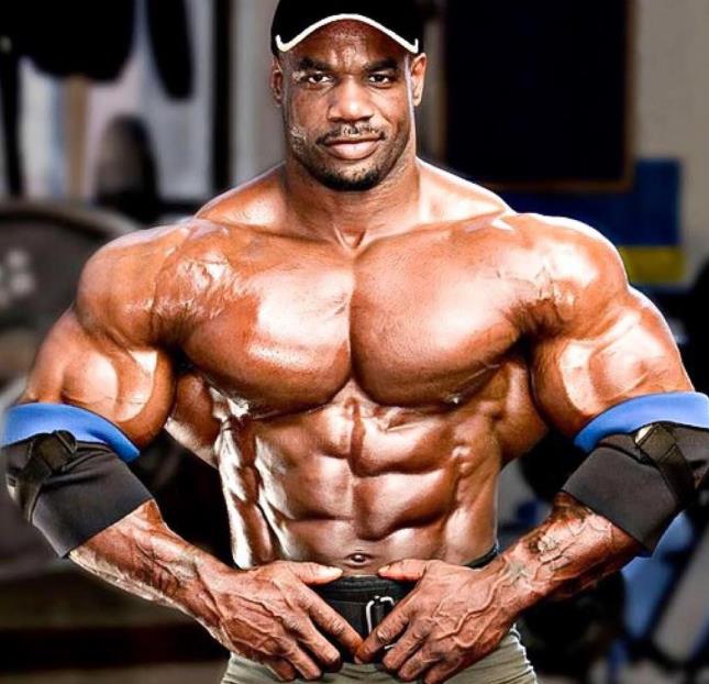 科米尔带陈康练肩,陈康古典健美奥赛