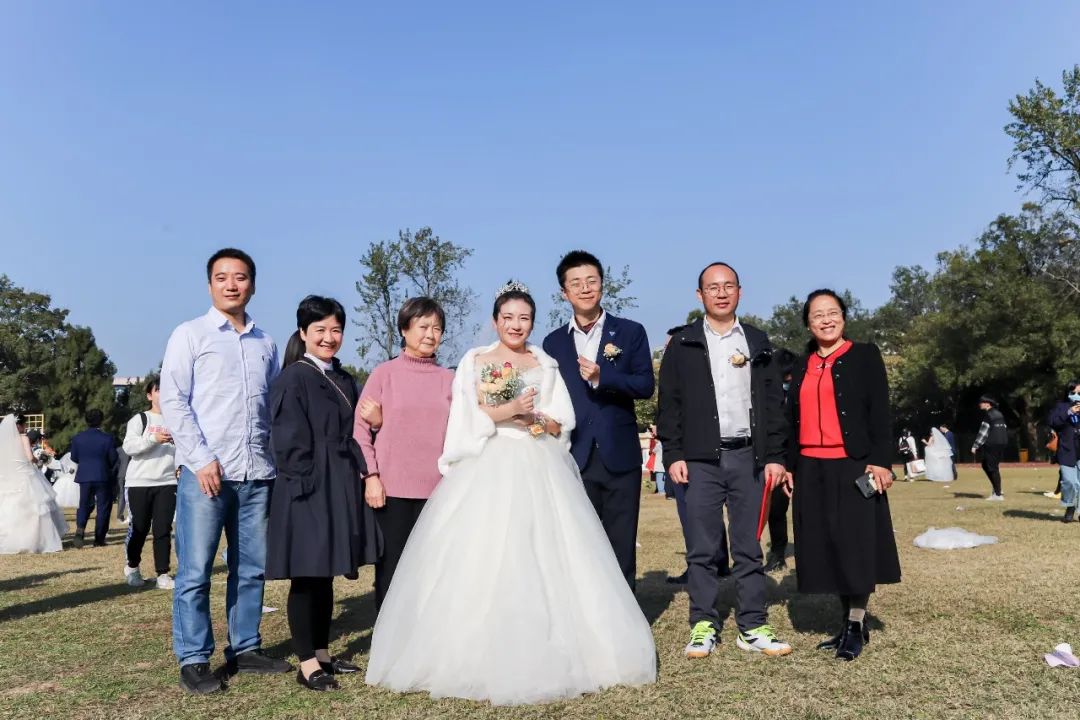 李兰娟致敬院士视频,致敬李兰娟院士的诗朗诵