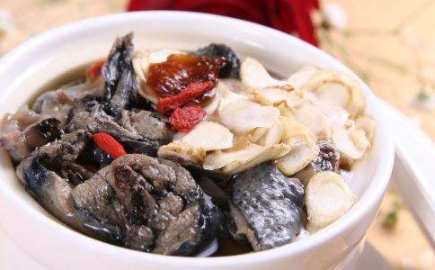 黑猪肉比普通猪肉好吗,黑肉土鸡营养价值