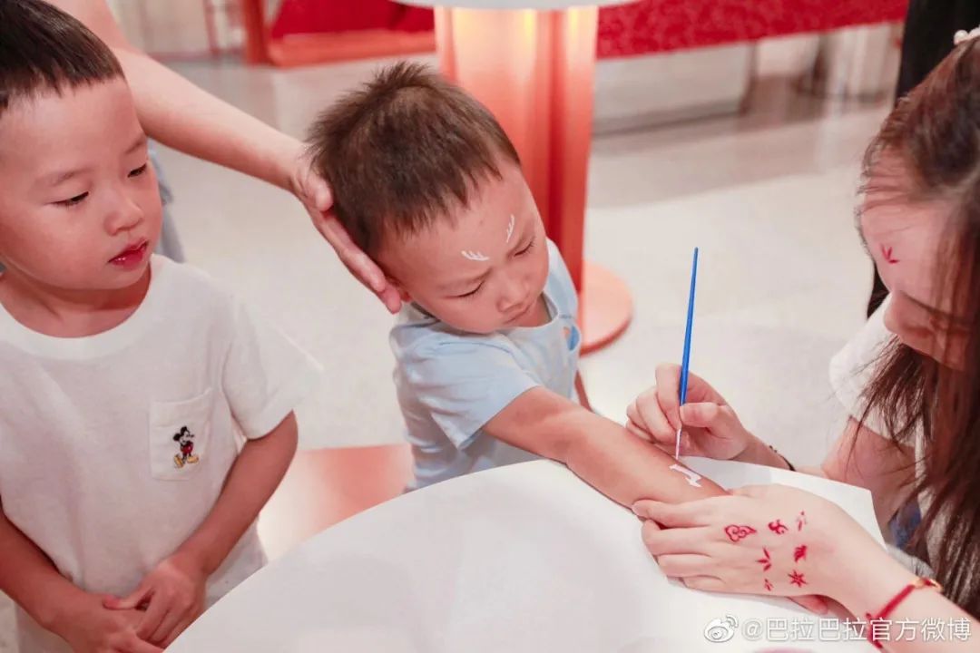 巴拉巴拉品牌实体店,巴拉巴拉万达形象