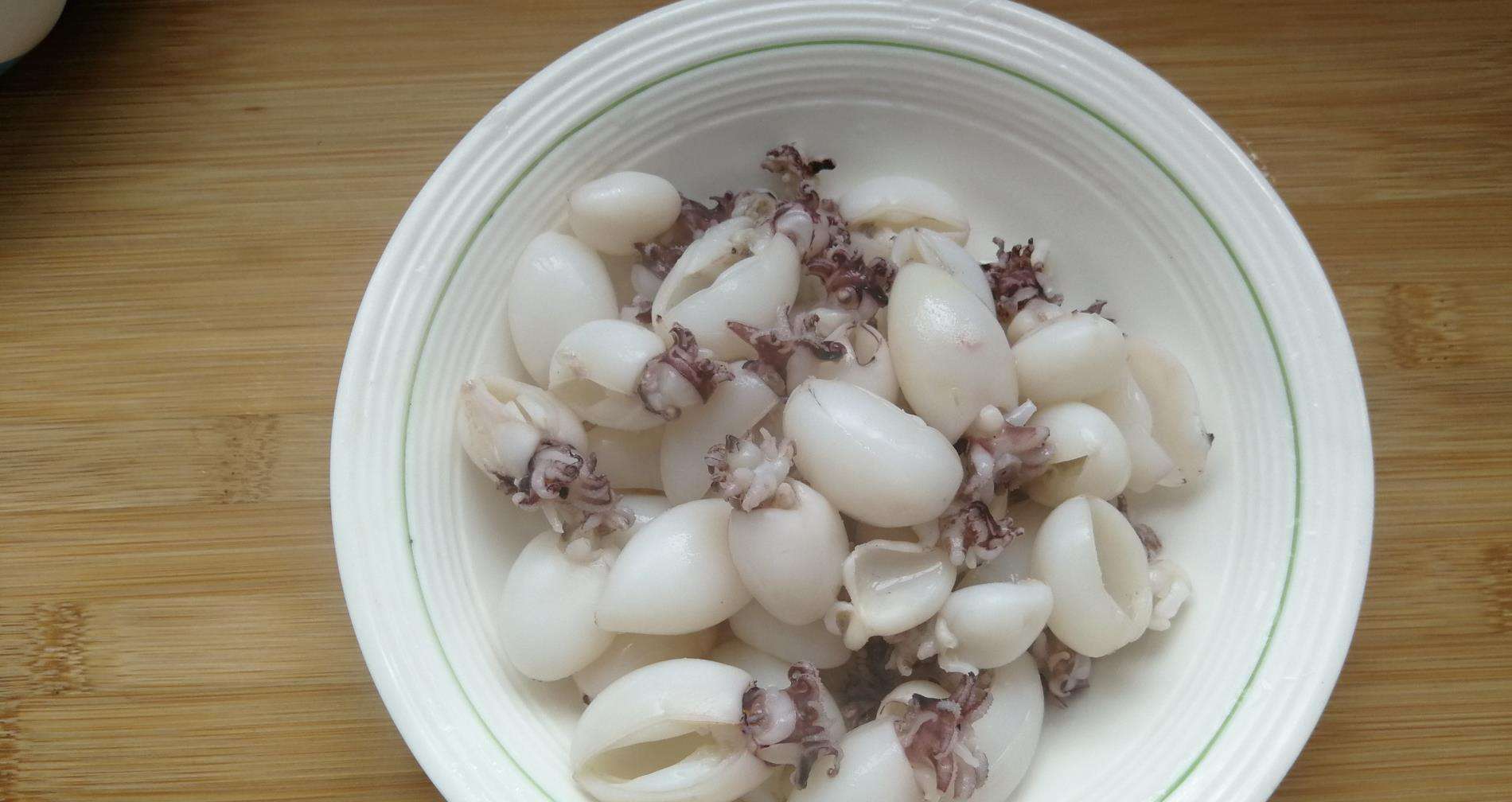 猪骨头墨鱼炖萝卜,墨鱼排骨萝卜可以一起炖吗