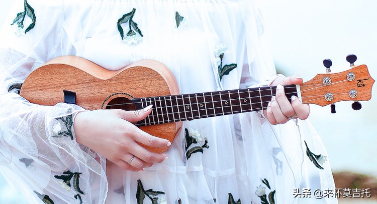 怎样选一把好的尤克里里,最适合新手的尤克里里