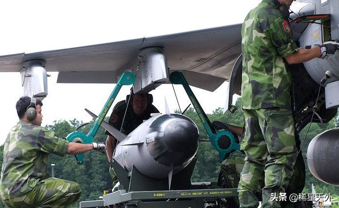 jas-39战斗机要多少地勤人员,jas39战斗机武器载重