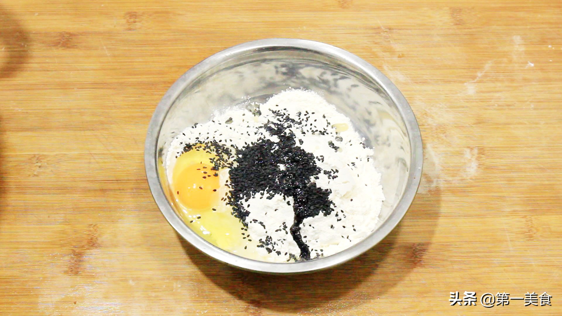 麻花的家常做法酥脆外面裹一层糖,麻花的家常做法怎样搓