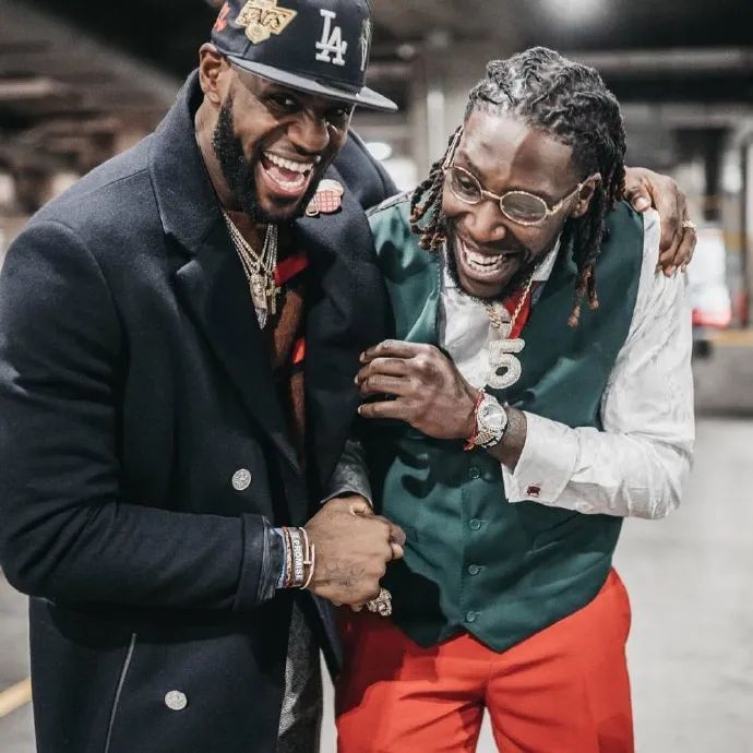 詹姆斯再创新纪录绝杀勇士,詹姆斯晒生涯首秀照