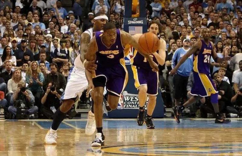 香蕉船詹姆斯救的是谁,香蕉船詹姆斯照片