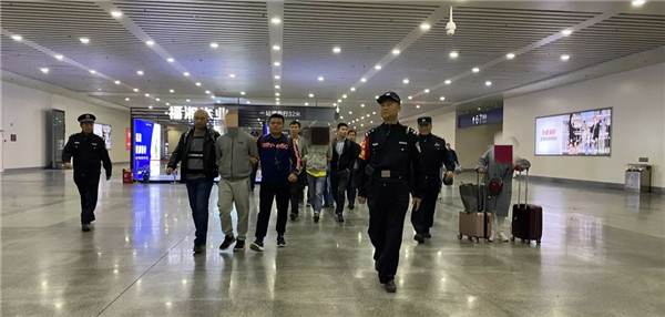 一瓶防晒霜牵出上亿元网红,一瓶防晒霜牵出上亿元