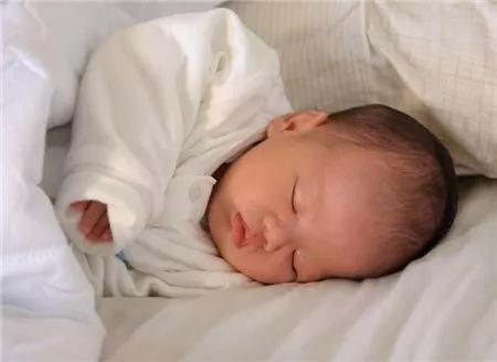 月嫂笔记整理30个婴儿护理绝招,金牌月嫂手把手教你护理新生儿