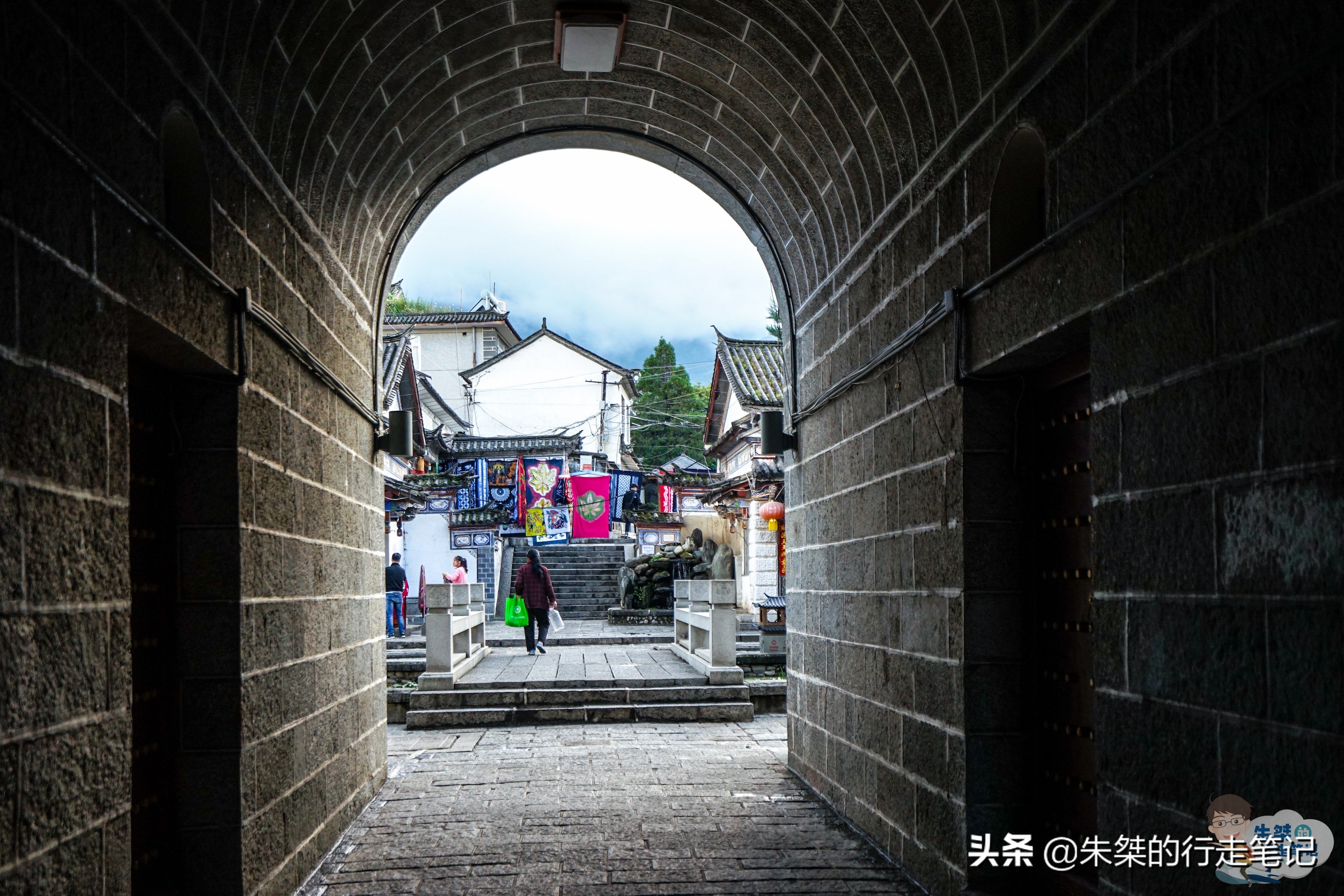 千年文化丽江古城,丽江古城现代与传统共存