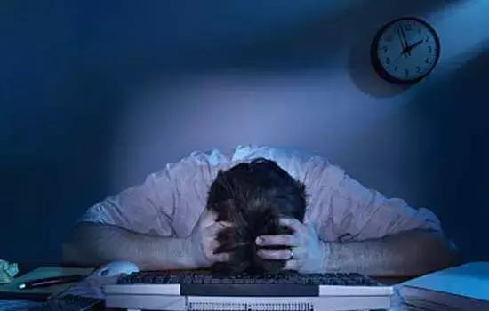 肝脏好不好看指甲或许能知道,指甲是帮助人体肝脏排毒的