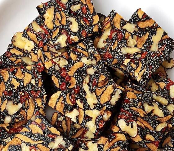 纯手工零添加阿胶糕吃出好气色,纯手工阿胶糕才能吃出好气色