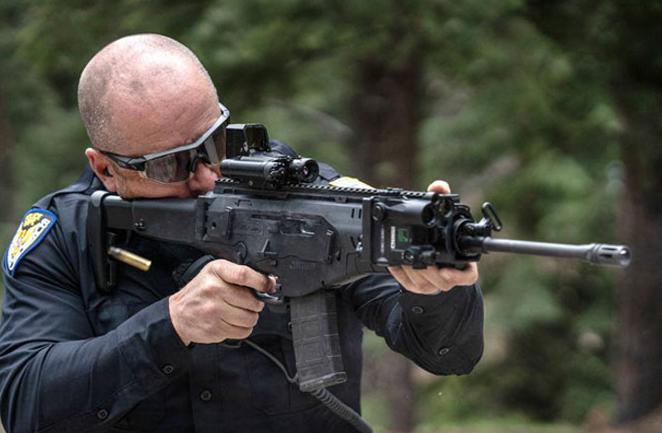 自带瞄准镜的科幻枪,瞄准镜科幻感